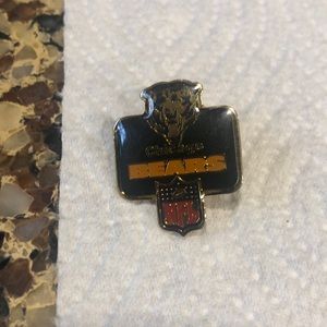 Vintage 1980’s Chicago Bears hat lapel pin,da bears ditka NFL by Peter David Inc